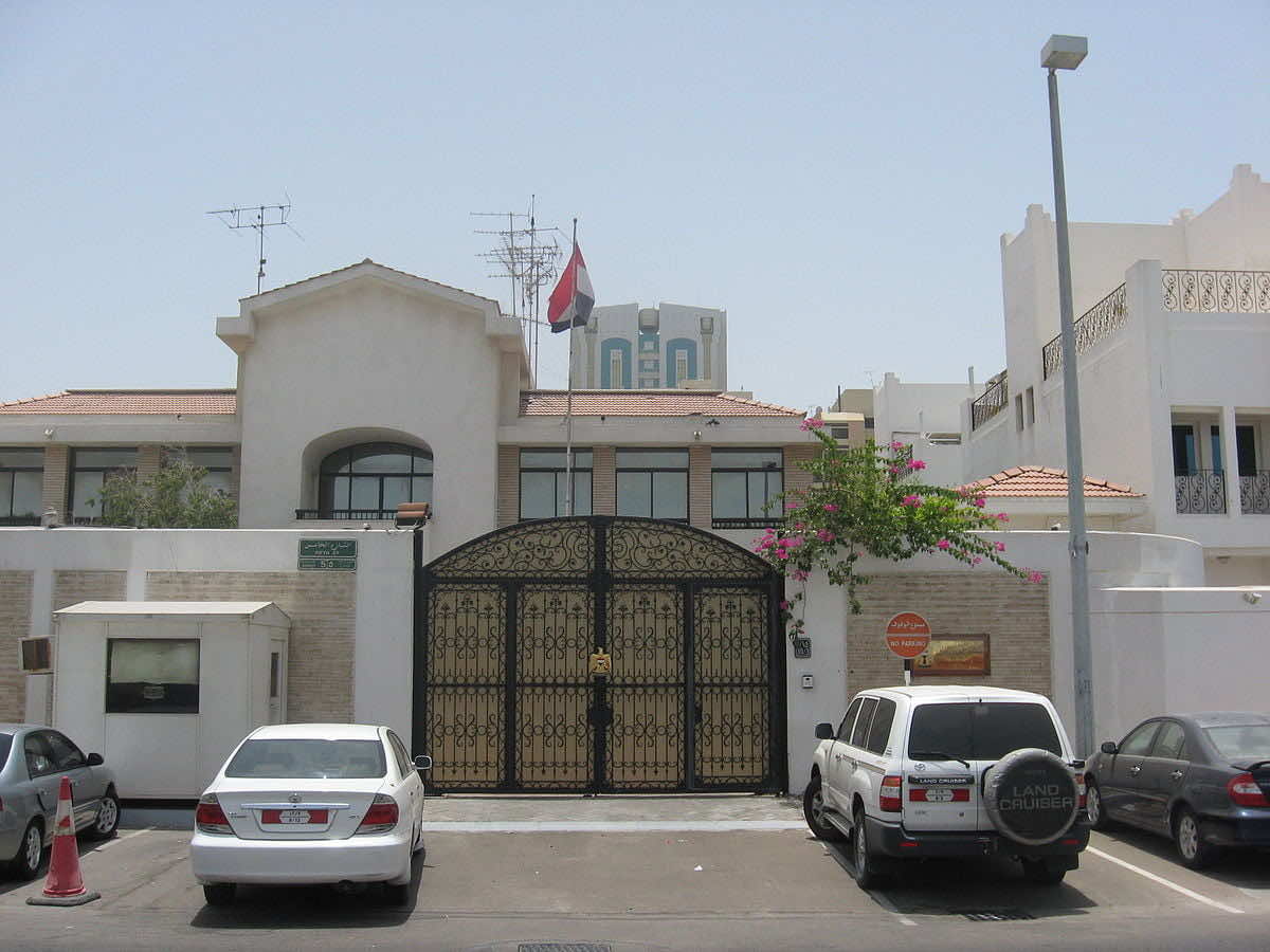 وزراء المغرب يتهافتون على كعكة الإمارات