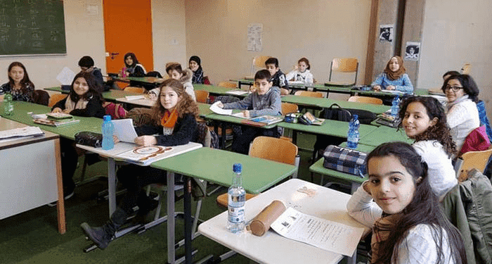 رسميا: 188أستاذا يلتحقون بأوربا لتدريس أبناء الجالية "العربية" و"الثقافة المغربية"