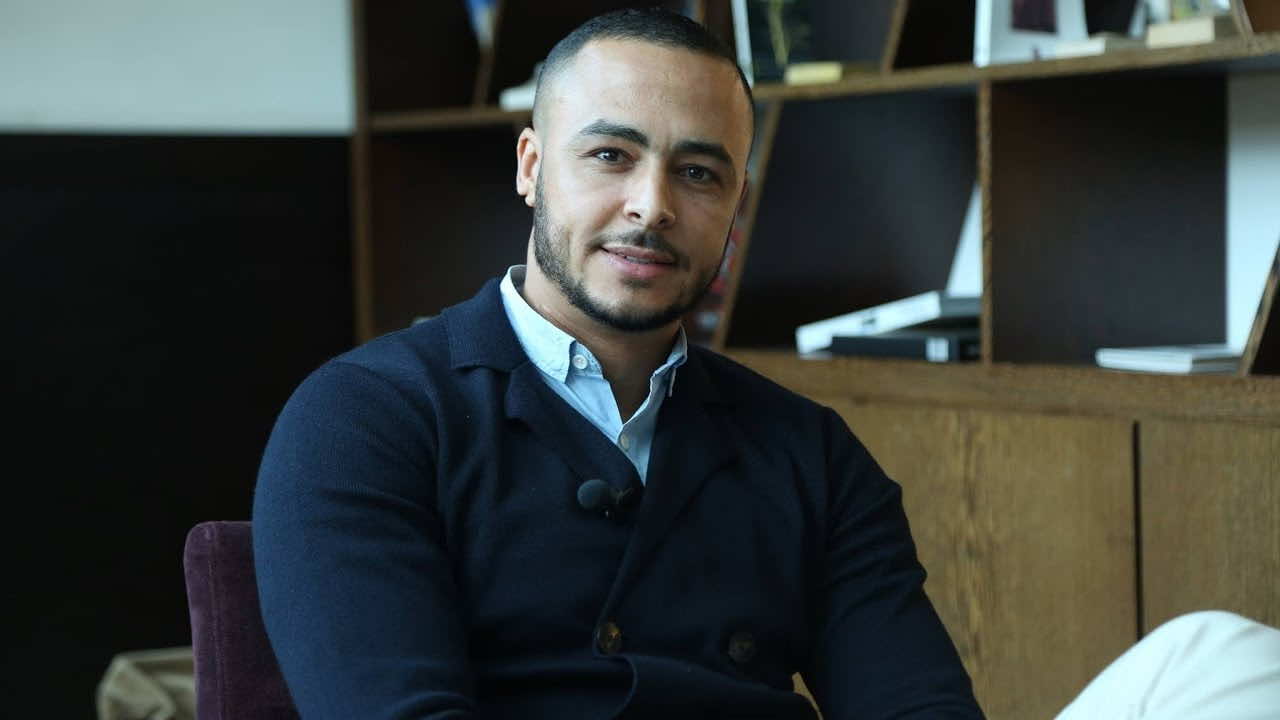 هشام مسرار يتبرأ من "سب المقاطعين" ويؤكد: أنا مع الشعب!- صورة