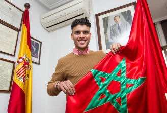 المنتخب الوطني يوجه الدعوة للاعب برشلونة