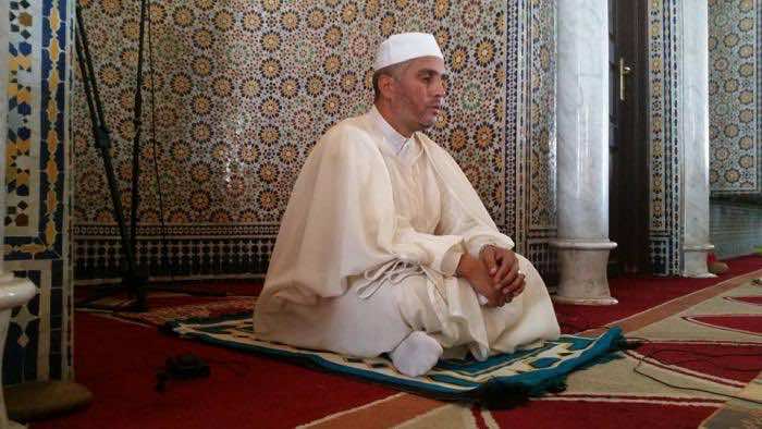 حادث مسجد حسان يتكرر في البيضاء...شاب يحاول الاعتداء على أشهر مقرئ خلال التراويح!