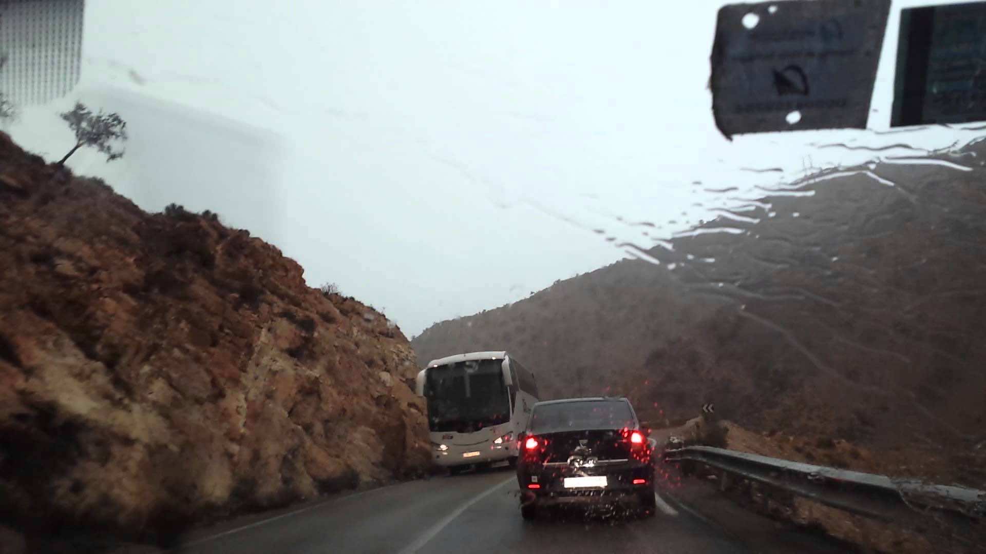 طريق كلميم مقطوعة لمدة أسبوع كامل ووزارة التجهيز تعلن طرقا بديلة