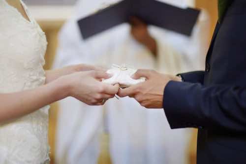 لأول مرة.. المسيحيون المغاربة يقيمون زواجا كنيسيا احتجاجا على منعهم