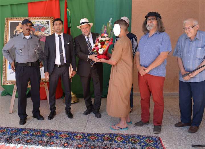 رئيس الطائفة اليهودية يرسم صورة التعايش ويوزع إفطار رمضان على المعتقلين
