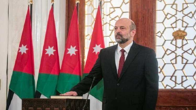بعد تواصل الاحتجاجات.. رئيس الوزراء الأردني الجديد يعد بسحب التعديلات الضريبية