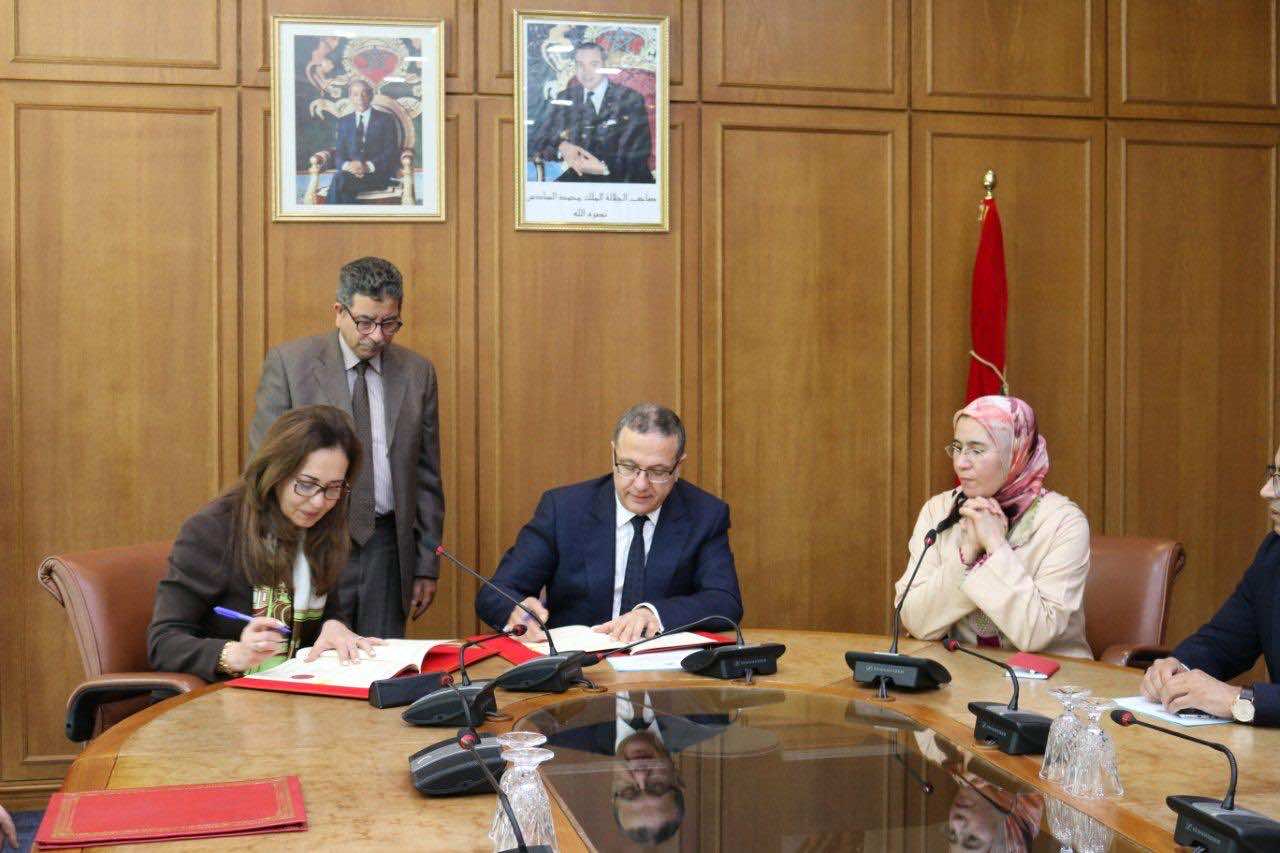 حكومة العثماني تقترض  2 مليار درهم من البنك الافريقي