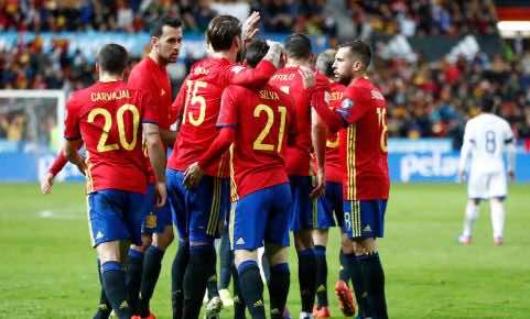 مدرب إسبانيا يفاضل بين سيلفا وتياغو قبل مواجهة روسيا في المونديال