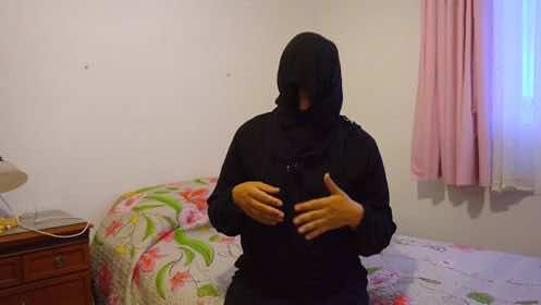 خاص .. عاملات موسميات ذهبن لإسبانيا حوامل ووضع مواليدهن في حقول الفراولة