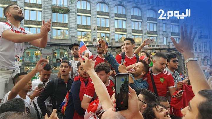 حاتم عمور يتحول إلى "كابو" الجماهير المغربية في روسيا-فيديو