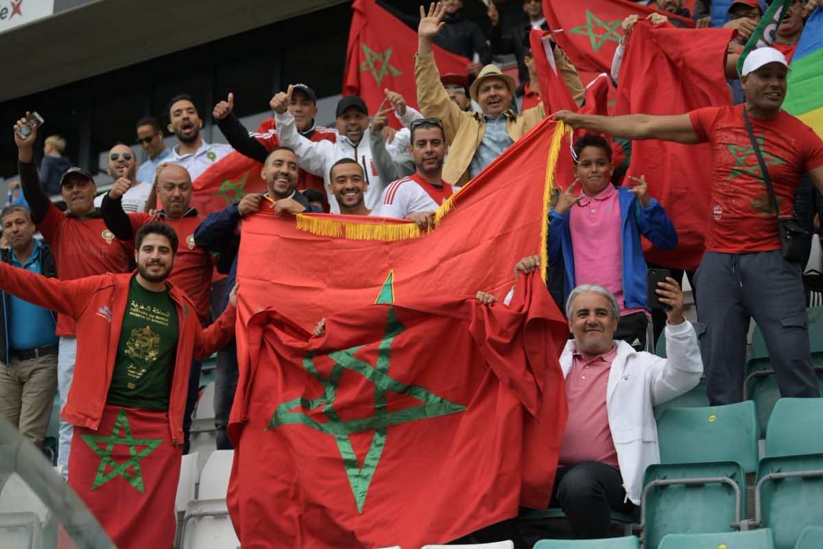 جامعة الكرة توزع لوازم تشجيع المنتخب.. وهذه نقاط التوزيع المجانية ببطرسبورغ
