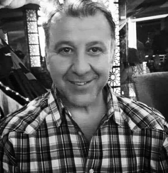 فنان عربي أراد منح الماء لكلب شارد فتوفي في حادثة مؤلمة-صورة