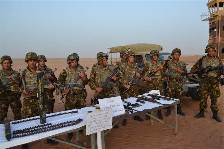 الجيش الجزائري يحجز 12 نوعا من الأسلحة مهربة من دول الجوار