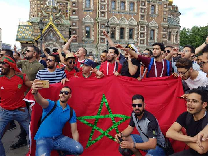 مغاربة روسيا "ينقذون" جماهير "الأسود" من تدخل أمني