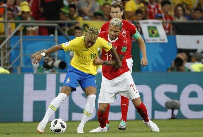 منتخب البرازيل ينهي الشوط الأول متقدما على سويسرا بهدف كوتينهو