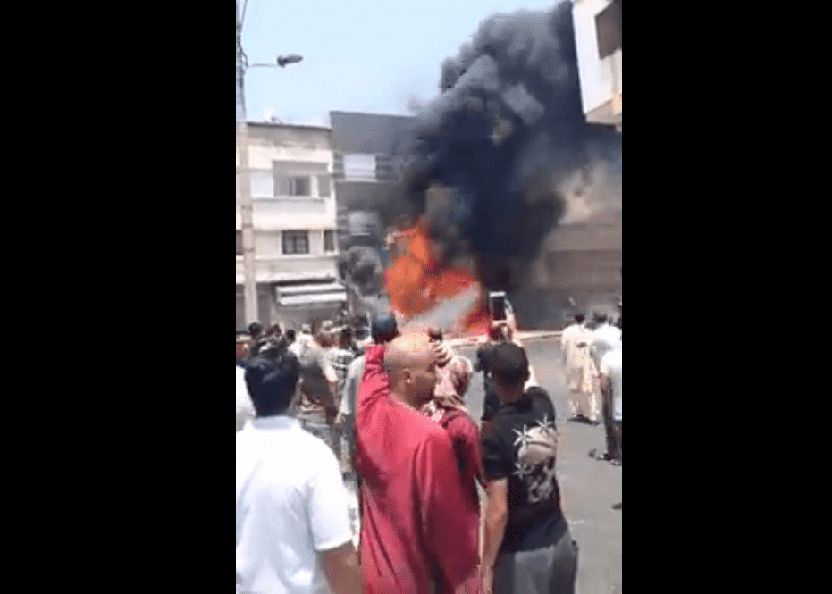 هلع ورعب..حريق مهول يأتي على محل تجاري ومنزل بأكمله بالرباط -فيديو