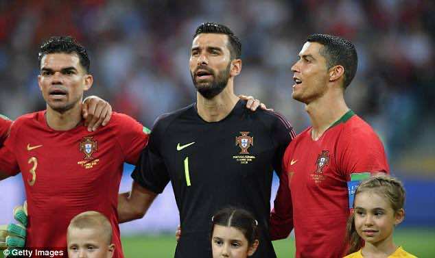 نجم البرتغال يلتحق بمدافع "الأسود" في وولفرهامبتون