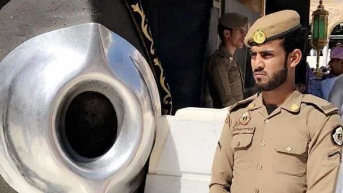 أسرار "الحجر الأسود".. 24 حارساً يومياً هذه مواصفاتهم