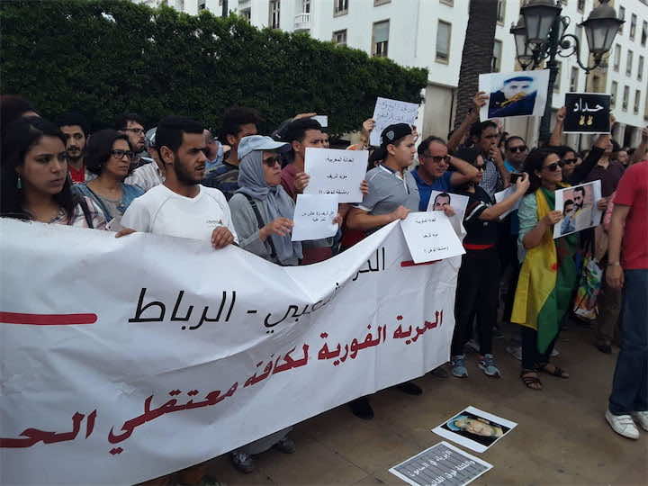 محتجون بالرباط يطالبون بإطلاق سراح الزفزافي ورفاقه
