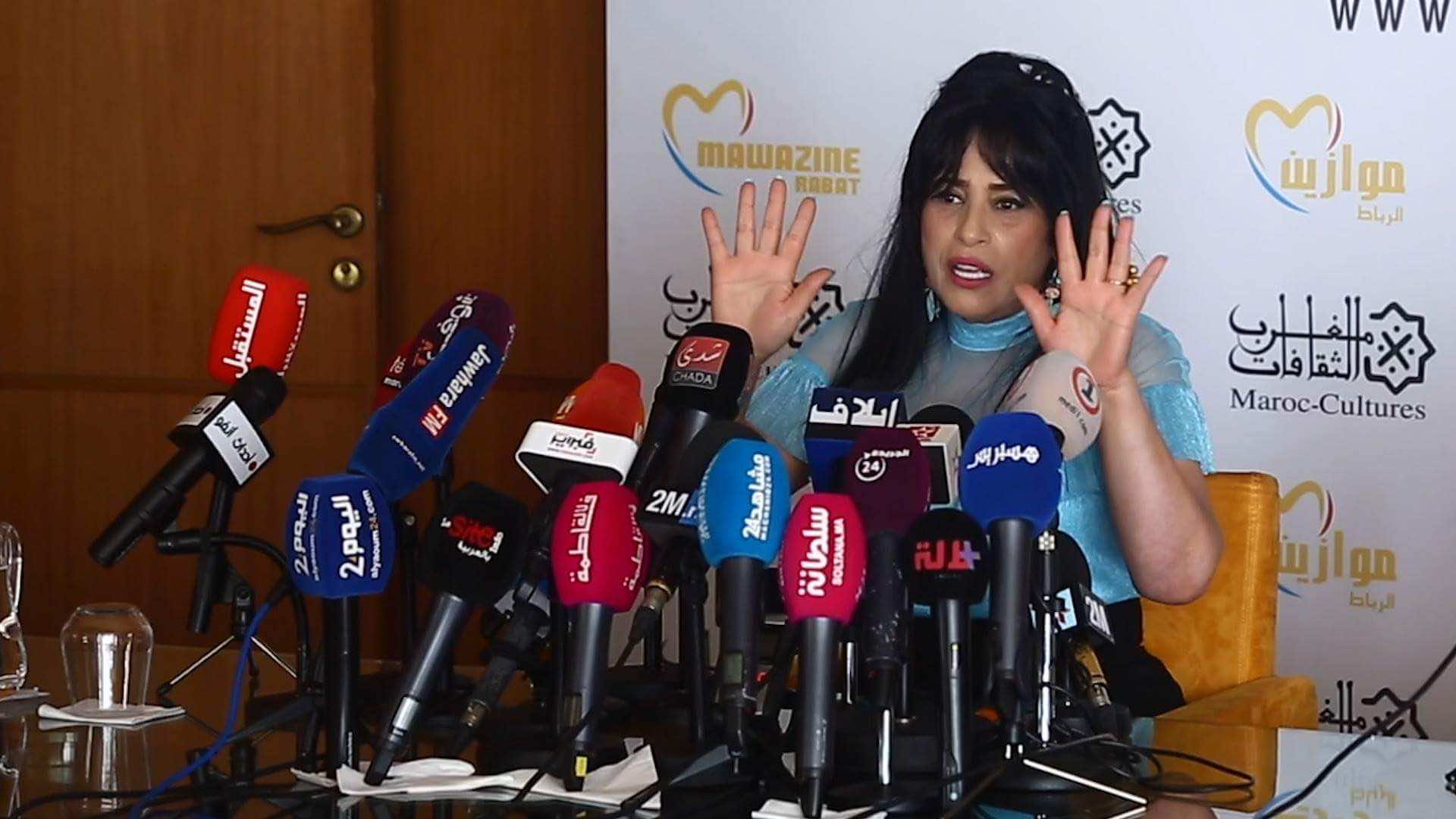 نجاة اعتابو تتحدث عن سر حفاظها على بشرتها: "كنطلس الكيكة لوجهي" - فيديو