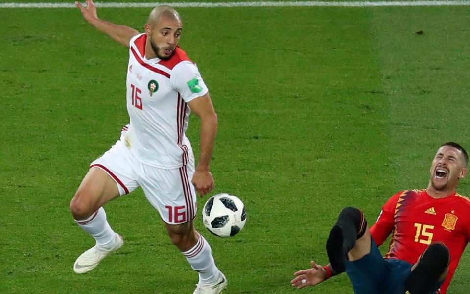 سفيان أمرابط ينضم لمعسكر المنتخب المغربي بعد إنهاء انتقاله إلى مانشستر يونايتد