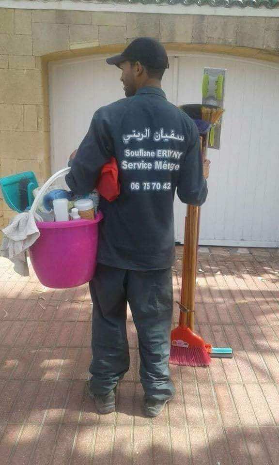 تحركوا ترزقوا.. احتفاء بشاب مسفيوي أبدع في طلب رزقه باختياره مهنة التنظيف في البيوت -صور