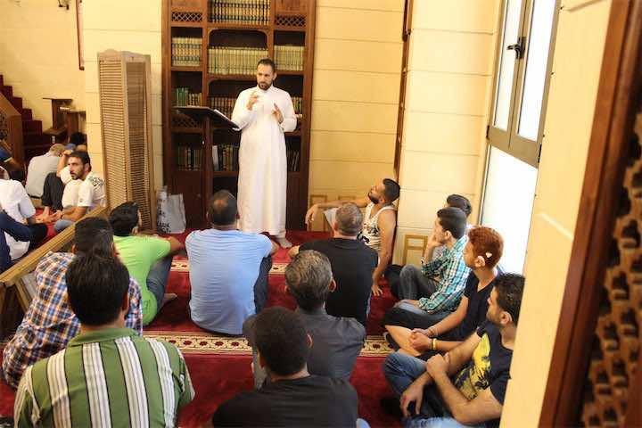 أول مرة في لبنان.. خطبة جمعة بلغة الإشارة