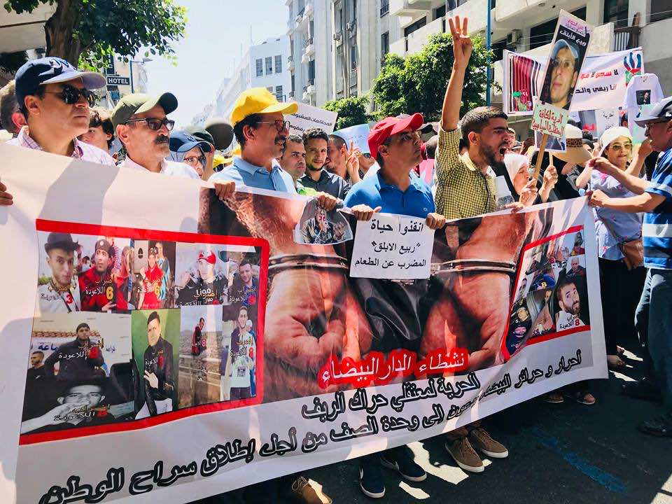 باستثناء منيب ورفاقها..الأحزاب تغيب عن المسيرة المنددة بأحكام الريف بالبيضاء-صور
