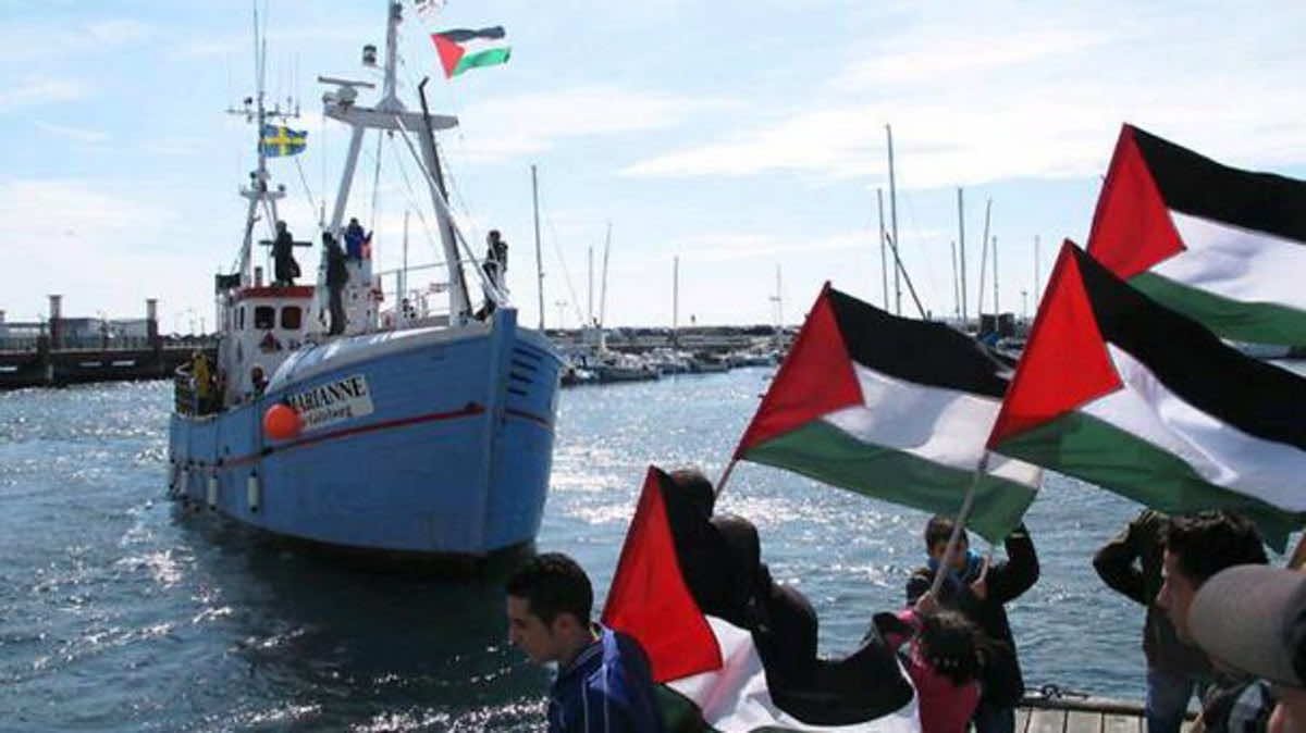 إسرائيل تهاجم سفن الحرية 2 بالأسلحة وخراطيم المياه على سواحل غزة -فيديو