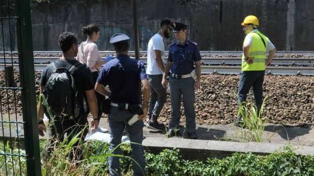تفاصيل صادمة حول مقتل مغربيين دهسهما قطار في إيطاليا