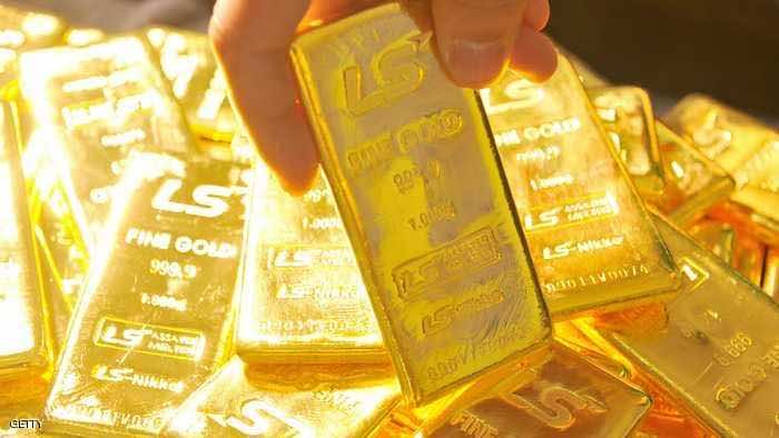 الذهب يسجل أدنى مستوياته في عام
