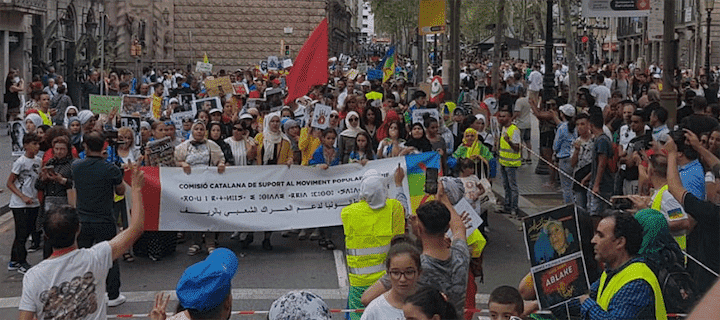 صور الزفزافي ورفاقه في شوارع برشلونة..نشطاء ينظمون مسيرة للمطالبة بالإفراج عنهم