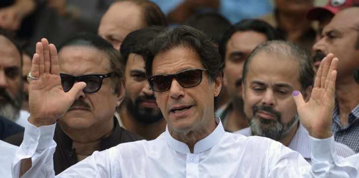 عمران خان يستعد لإجراء محادثات تشكيل ائتلاف حكومي في باكستان