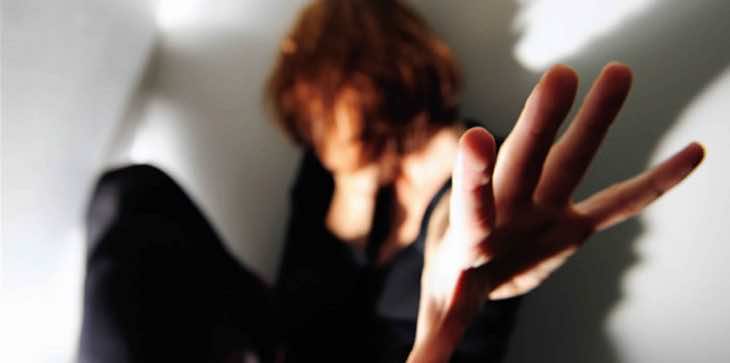 بعد رفض والدها له.. شاب يقيم حفل اغتصاب جماعي لـ”حبيبته”