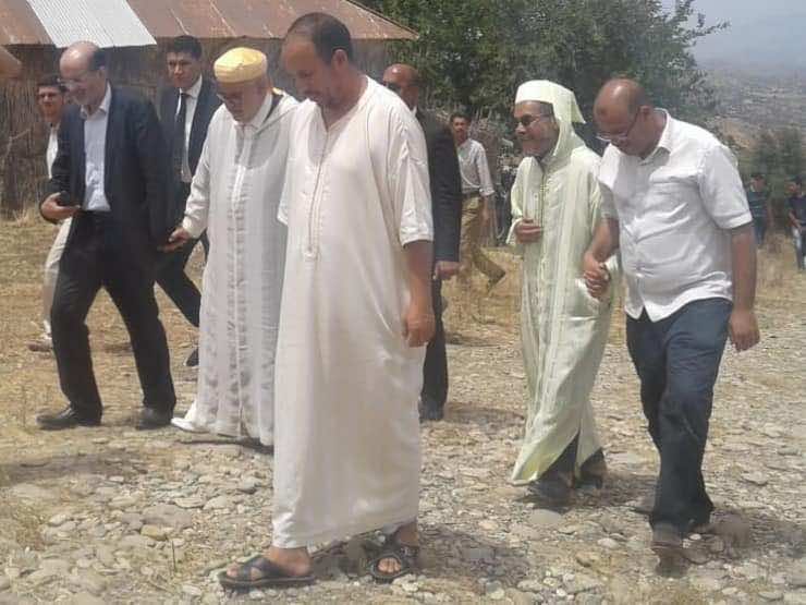 بعد تواريه عن الأنظار.. بنكيران يخطب في جموع المواطنين بتاونات