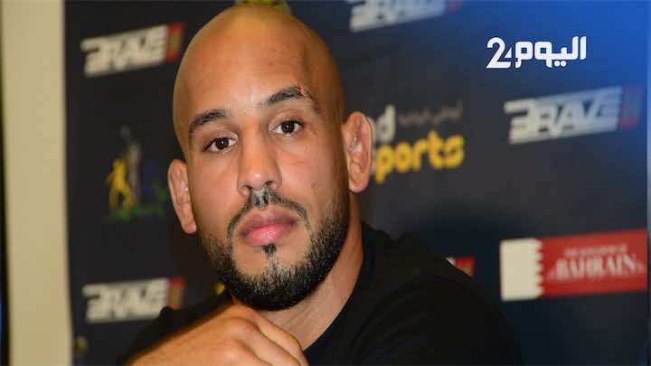 البطل المغربي  العالمي "زعيتر" حاضر في مباراة "السوبر" - صور