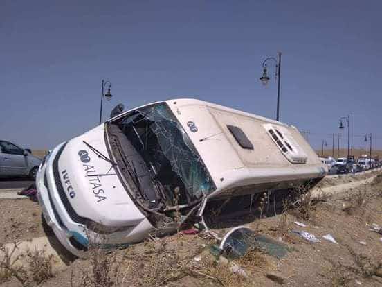 انقلاب حافلة لنقل العمال بطنجة وإصابات بجروح متفاوتة الخطورة في صفوف الركاب - صور