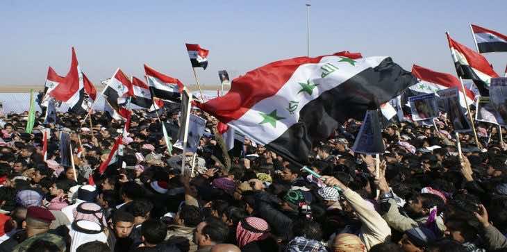 مئات العراقيين يتظاهرون احتجاجًا على “تباطؤ” الحكومة في تلبية مطالبهم