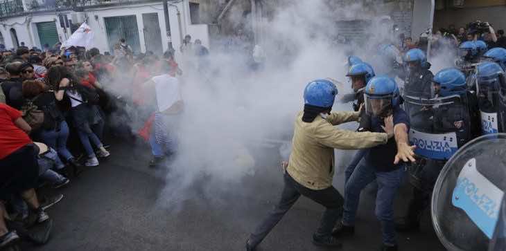 200 مصاب بمظاهرات حاشدة في رومانيا تطالب بإسقاط الحكومة