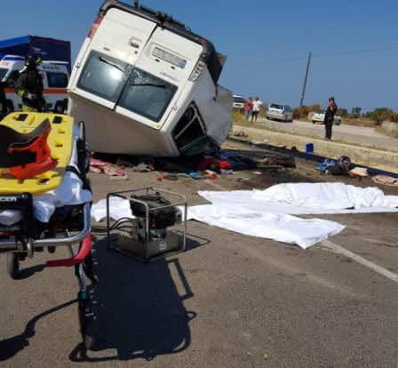 مغربيان ضمن ضحايا حادثة سير راح ضحيتها 12 عاملاً زراعياً في إيطاليا