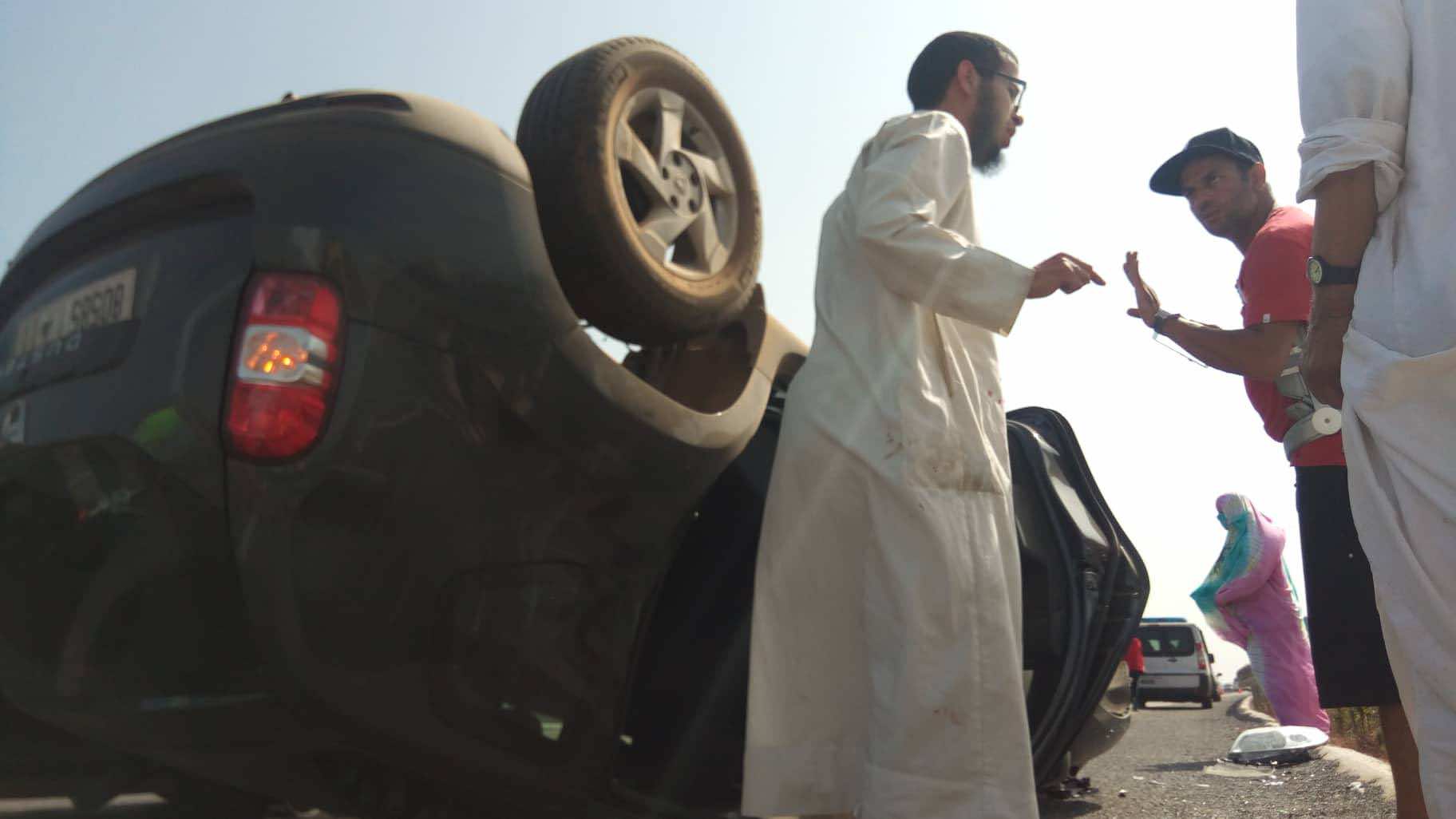 كابوس حوادث السير مستمر.. وفاة شخصين وجرح آخرين في انقلاب سيارة نقل العمال في طنجة