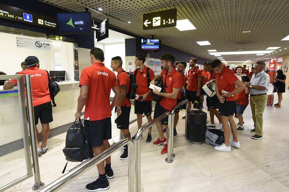 جماهير إشبيلية بالمغرب تستعد لمفاجأة الفريق قبل مباراة "السوبر"