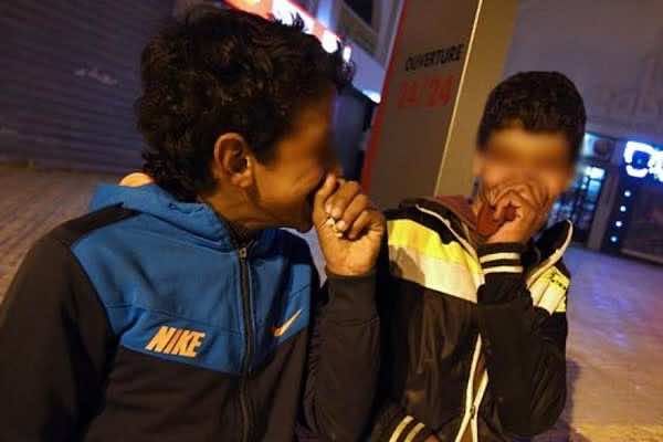 "إلموندو": "السلطات في طنجة تجمع أطفال الشوارع لكي لا يزعجوا السوبر"