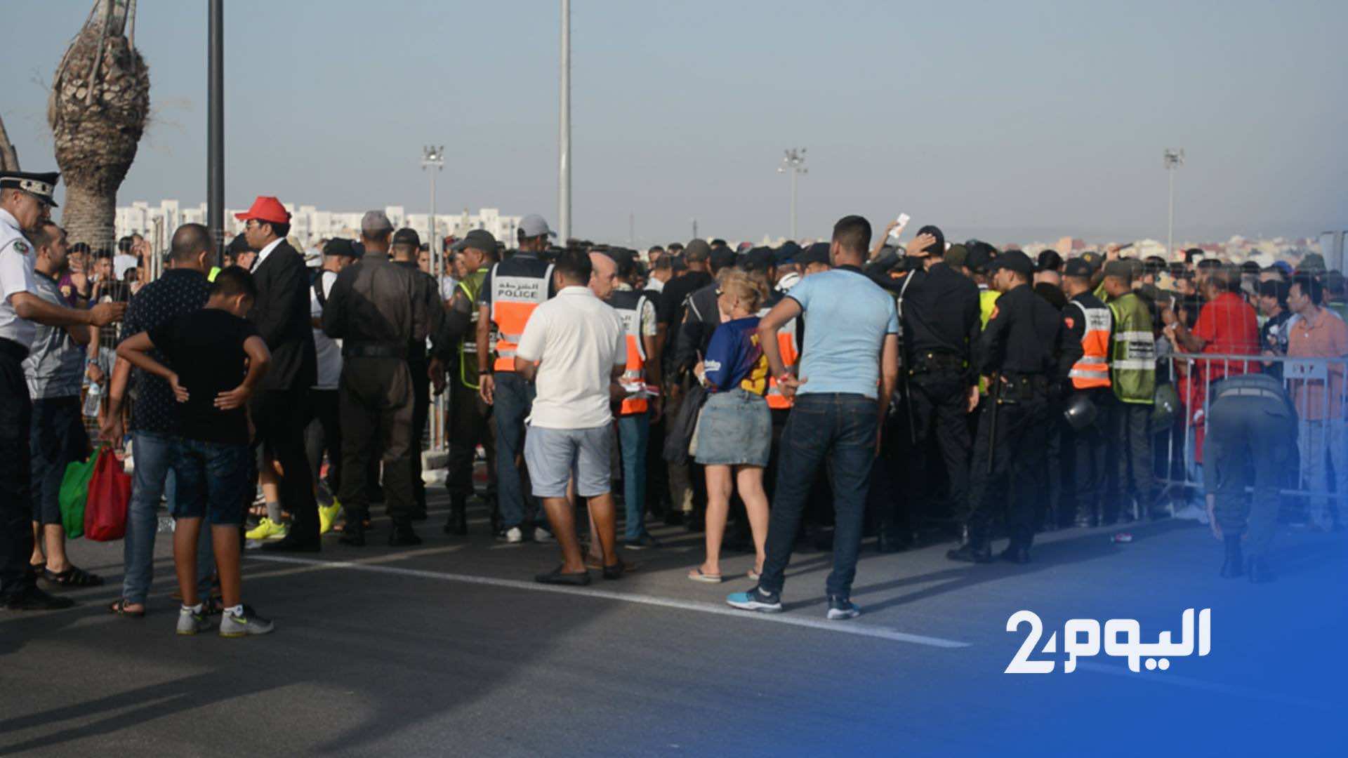ارتباك وتدافع وفوضى في ملعب طنجة قبل "السوبر" وغضب عارم للجماهير- صور وفيديو