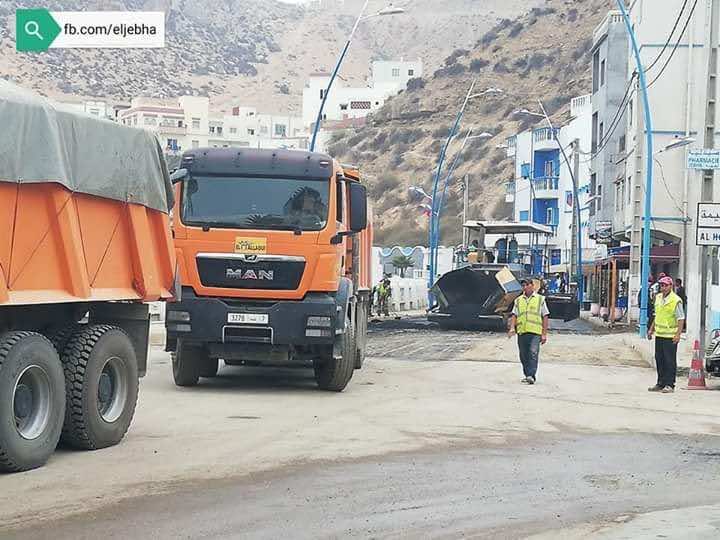 أشغال بالليل والنهار واستنفار سلطات ومنتخبين في الجبهة..الملك في عطلة بالمنطقة
