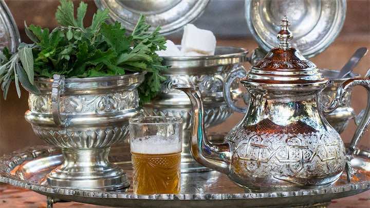 زوج يقتل زوجته بسبب نسيانها وضع السكر فى الشاي!