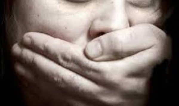 مقابل 20 درهما.. زوج يغتصب مختلة عقليا وزوجته تضبطه متلبسا!