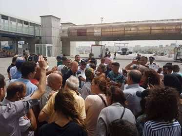 مواطن يكذب بوليف: انتظرنا 8 ساعات في ميناء طنجة وهناك من انتظر 10 ساعات
