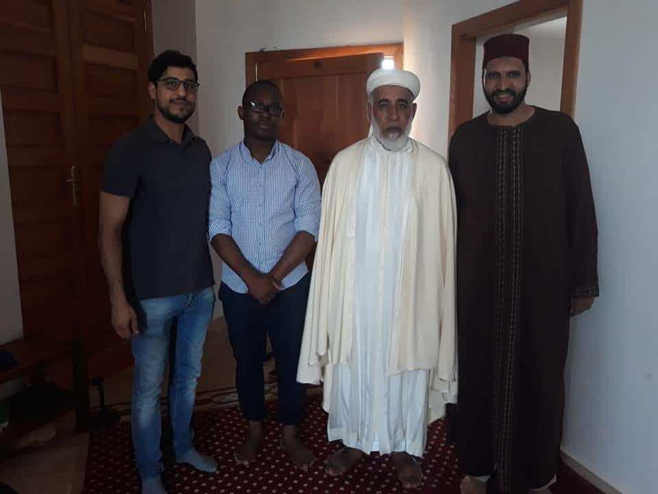 صحافي إفريقي يعلن إسلامه بمسجد الهداية بالدار البيضاء