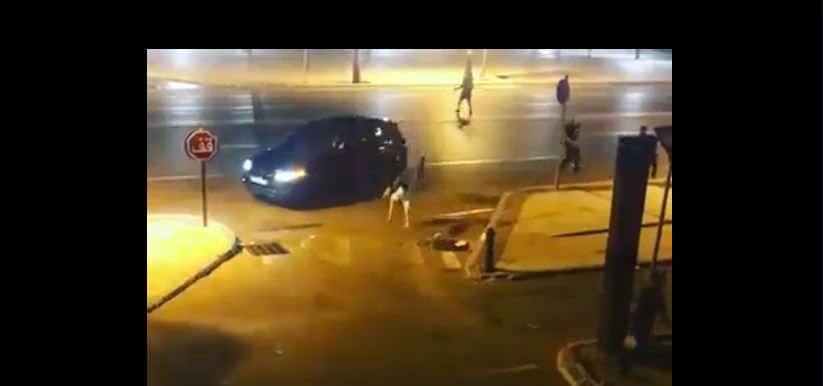 صادم.. شجار عنيف بطنجة ينتهي بدهس سيارة رباعية الدفع لشاب - فيديو