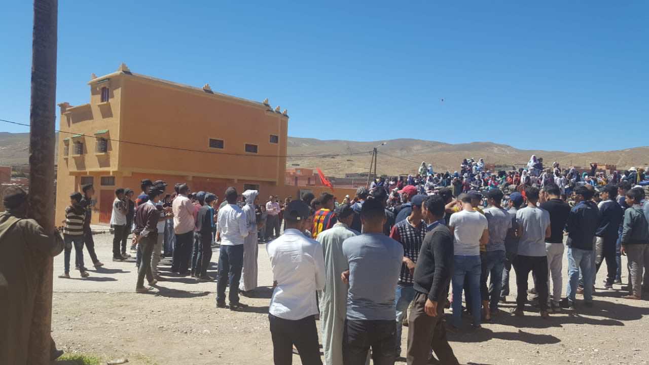 قرابة 1000 تلميذ في تنغير يبدؤون الموسم بالاحتجاج ورفضون الالتحاق بمقاعد الدراسة